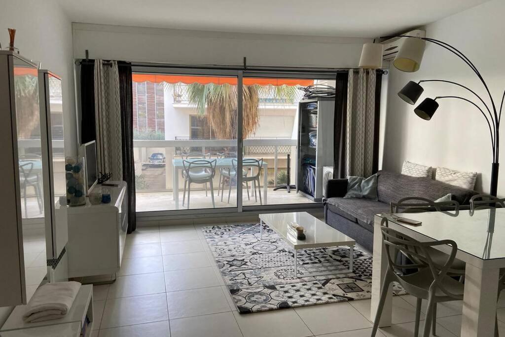 App Le Rocazur Avec Piscine Et Parking En Bord De Mer A 500M Du Centre Ville Menton Exterior photo