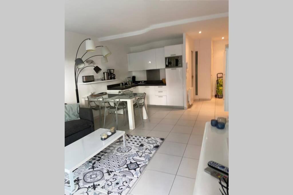 App Le Rocazur Avec Piscine Et Parking En Bord De Mer A 500M Du Centre Ville Menton Exterior photo