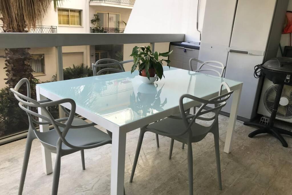App Le Rocazur Avec Piscine Et Parking En Bord De Mer A 500M Du Centre Ville Menton Exterior photo